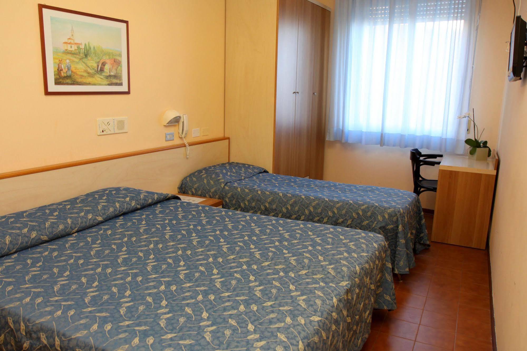 Hotel Azzurra Rimini Dış mekan fotoğraf