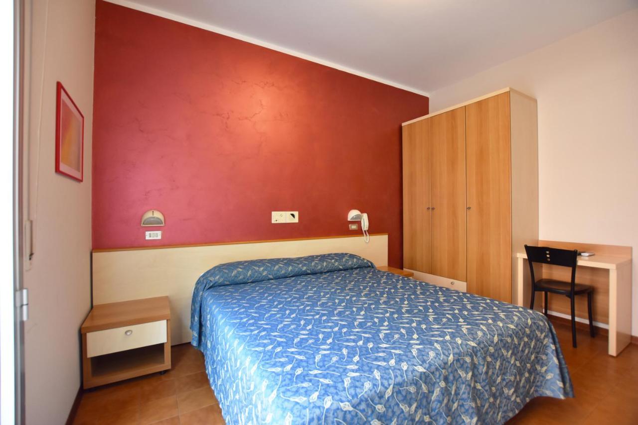 Hotel Azzurra Rimini Dış mekan fotoğraf