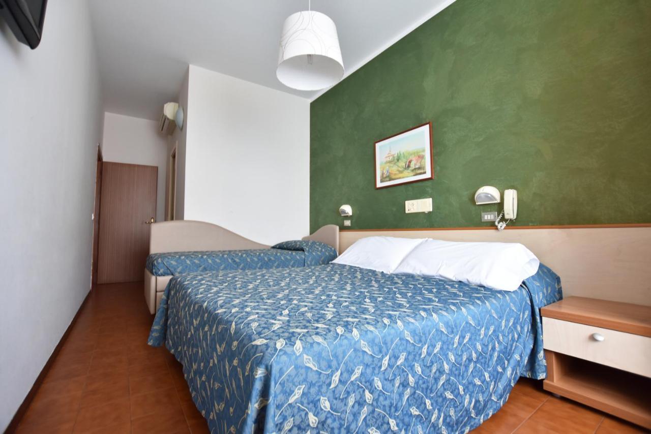 Hotel Azzurra Rimini Dış mekan fotoğraf