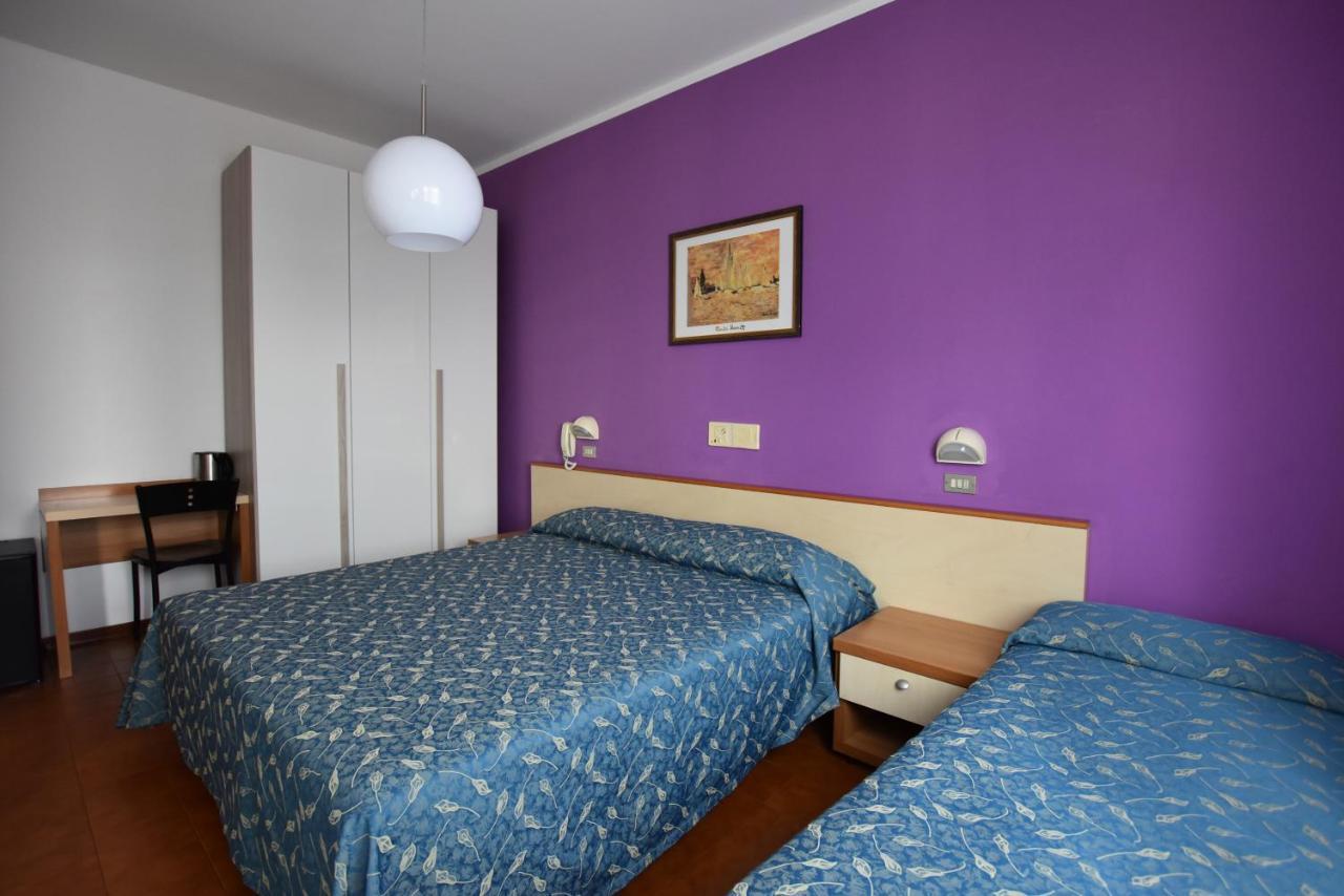 Hotel Azzurra Rimini Dış mekan fotoğraf